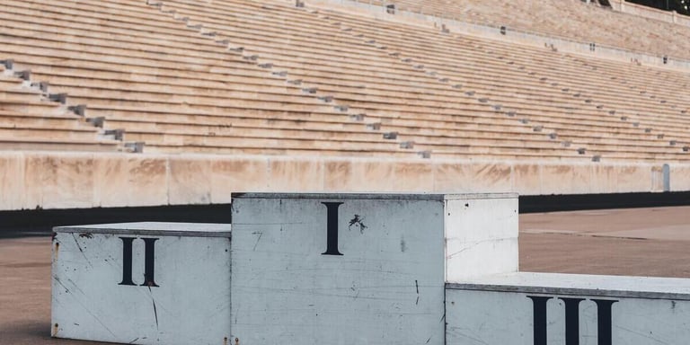 Vinnarpodie för första, andra och tredje-pristagare.